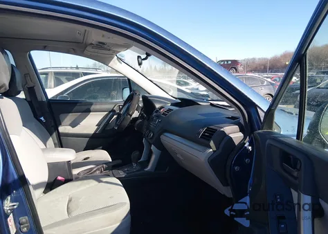 2015 Subaru Forester 2.5I Premium из США, поврежденный, VIN JF2SJADC2FH828062